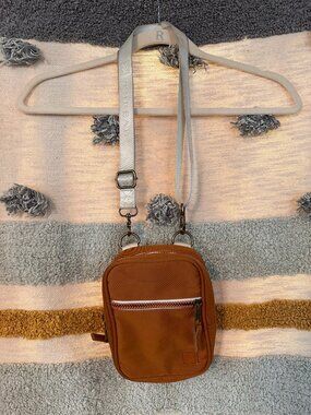 Thread Wallets Crossbody Bag - Honey
